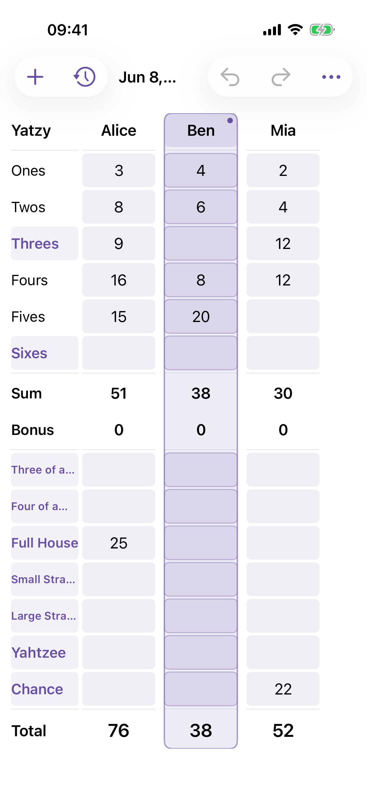 Yatzy live score sheet with three players and highlighted current player.
